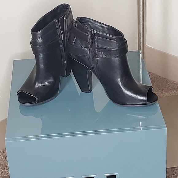 Open toe bootie - Picture 2 of 2